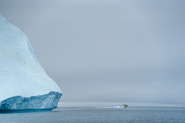 Große Eisberge und Gletscher in Grönland bei Ilulissat in der Diskobucht