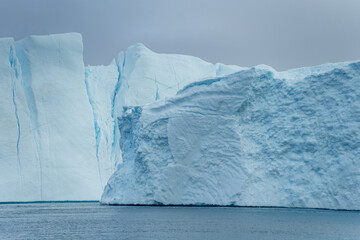 Große Eisberge und Gletscher in Grönland bei Ilulissat in der Diskobucht