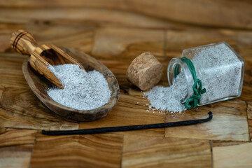 Bourbon Vanille Zucker auf Olivenholz