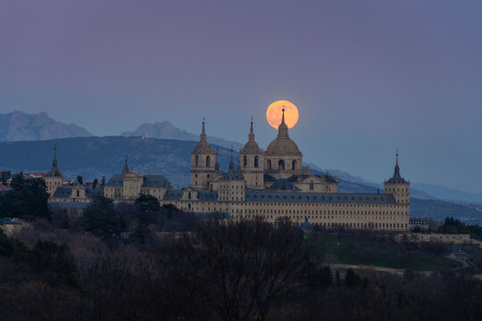 El escorial y la luna