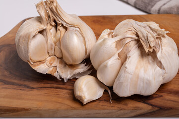 Cooking with dried French white garlic