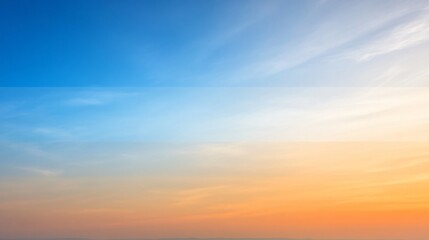 Obraz premium Serene Sunset Sky: Gradient Colors and Cloudscape