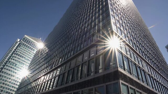 Skyscraper reflects sunlight in urban landscape showcasing modern architecture and city life