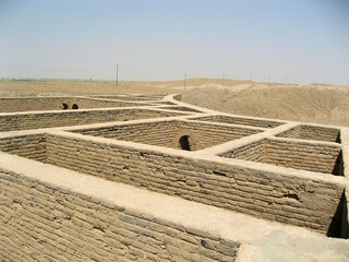 A view of the Iraq Desert near the Ziggurat