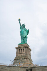 Fototapeta premium Statue of Liberty, New York City, United States. Tourists, cameras and phones.