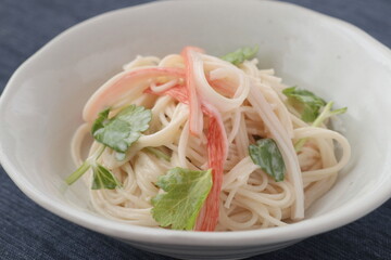 カニカマそうめんサラダ