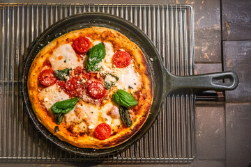 ミックスピザ　Italian delicious food mixture pizza