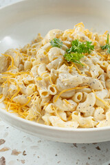 A view of an entree of California mac n cheese.
