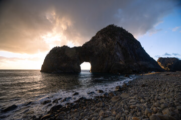 夕陽があたる洗顔門ビーチ