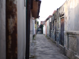 Fototapeta premium a traditional house that looks like it is no longer inhabited