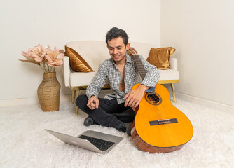 A guitarist&rsquo;s lively reaction while learning music at home with the help of technology