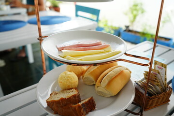 Breakfast, Roll Bread with Ham and Cheese - パン ハムとチーズ