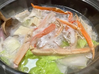 カニがたっぷり入った鍋