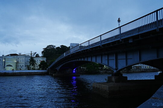 Historic Almirante Arnaldo Luz Bridge linking Ilha das Cobras in Rio de Janeiro, Brazil - リオデジャネイロ 歴史的建造物 アルミランテ・アルナルド・ルース橋 イルハ・ダス・コブラス橋
