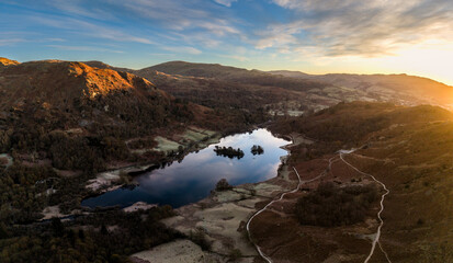 Naklejka premium Beautiful aerial drone landscape image of Grasmere during Autumn sunrise in Lake District