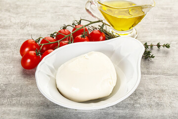 Round Mozzarella young cheese ball