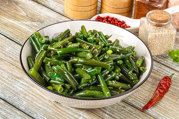 Green bean salad with sesame seeds