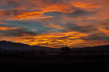 Fototapeta premium Zachód słońca, Stary Sącz, styczeń.