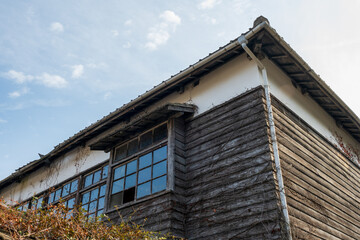 日本の岡山県玉野市八浜の古くて美しい建物