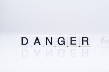 デンジャラー(DANGER）のアルファベットブロック文字