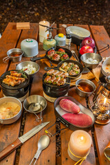 アウトドアでスキレット料理　Outdoor dishes made in an iron pan