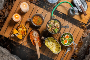 アウトドアでスキレット料理　Outdoor dishes made in an iron pan