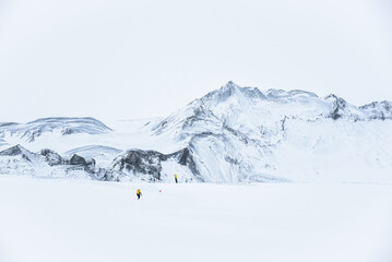 Montagne enneig&eacute;e
