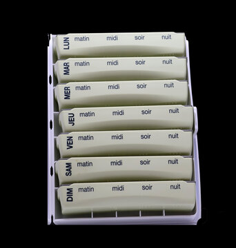 un pilulier pour les m&eacute;dicaments journaliers