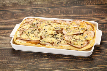 Roman pizza with pear and gorgonzola