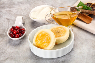 Roasted cheesecakes - Syrniki with honey