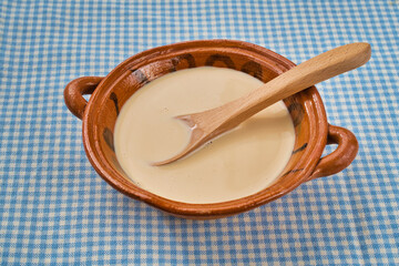 メキシコや中南米のデザートに使用される　トレス・レチェス(トレス・レチェ）　コピースペースあり　Tres leches, used for Mexican and Central and South America's dessert, copy space available