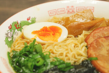  Retro-style ramen (noodle), an old popular home-style dish in Japan, red rice bowl
