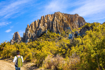 The walk to the clay cliffs