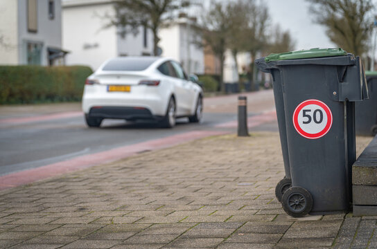 Reminder of 50km per hour speed limit for cars inside built up areas across The Netherlands