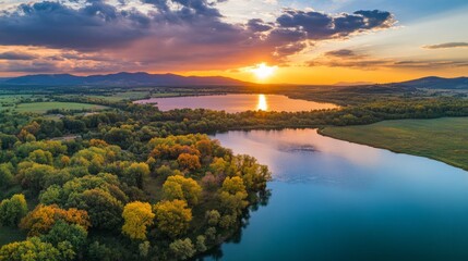 Obraz premium Lake view with sunset sky and colorful trees.