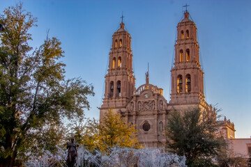 Obraz premium Far side of Cathedral in Chihuahua