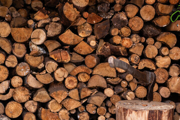 Porąbane drewno na opał