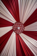 Sufit beduińskiego namiotu na pustyni Wadi Rum. © Arkadiusz