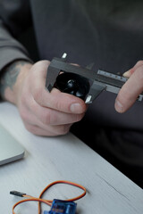 Precision measurement using vernier caliper