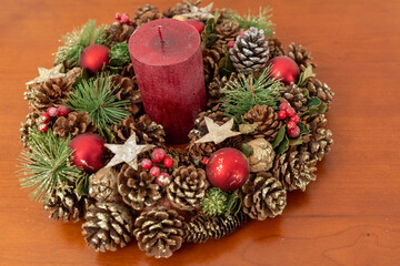 decora&ccedil;&otilde;es douradas e vermelhas, tradi&ccedil;&atilde;o crist&atilde; no natal, luz, brilho, aconchego, tradi&ccedil;&atilde;o, natal
decora&ccedil;&atilde;o de natal