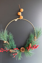 decora&ccedil;&otilde;es douradas e vermelhas, tradi&ccedil;&atilde;o crist&atilde; no natal, luz, brilho, aconchego, tradi&ccedil;&atilde;o, natal
decora&ccedil;&atilde;o de natal