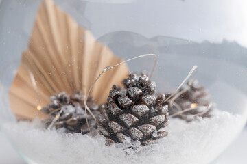 decora&ccedil;&otilde;es douradas e vermelhas, tradi&ccedil;&atilde;o crist&atilde; no natal, luz, brilho, aconchego, tradi&ccedil;&atilde;o, natal
decora&ccedil;&atilde;o de natal