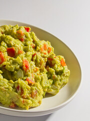 Ensalada típica mexicana de aguacate estilo guacamole