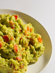 Ensalada de aguacate, tomate, cebolla y chile