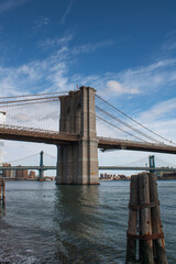Brooklyn Bridge mit Blick auf die Manhattan Bridge und den East River
