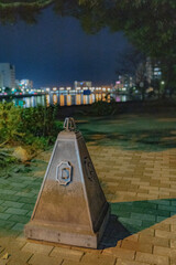 夜の川土手を散歩