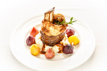 A plate of food with meat, potatoes, and fruit