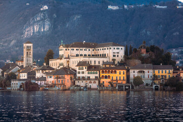 Obraz premium A peaceful autumn sunset over Lake Orta, reflecting the serene beauty of nature