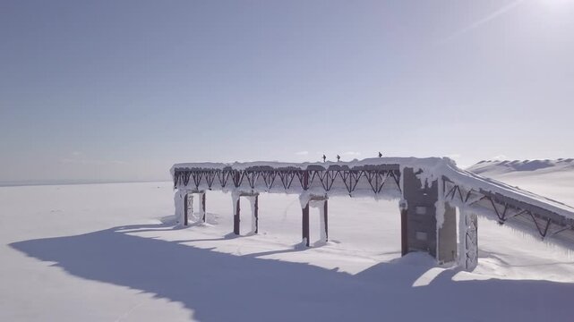Drone ski Touring Russie sur structure industrielle