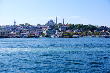 Fototapeta premium Istanbul Eminönü city skyline with New Mosque (Yeni Cami Mosque), and Sea of Marmara
